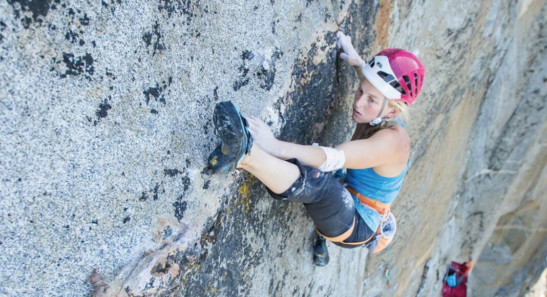 rockclimbing girl