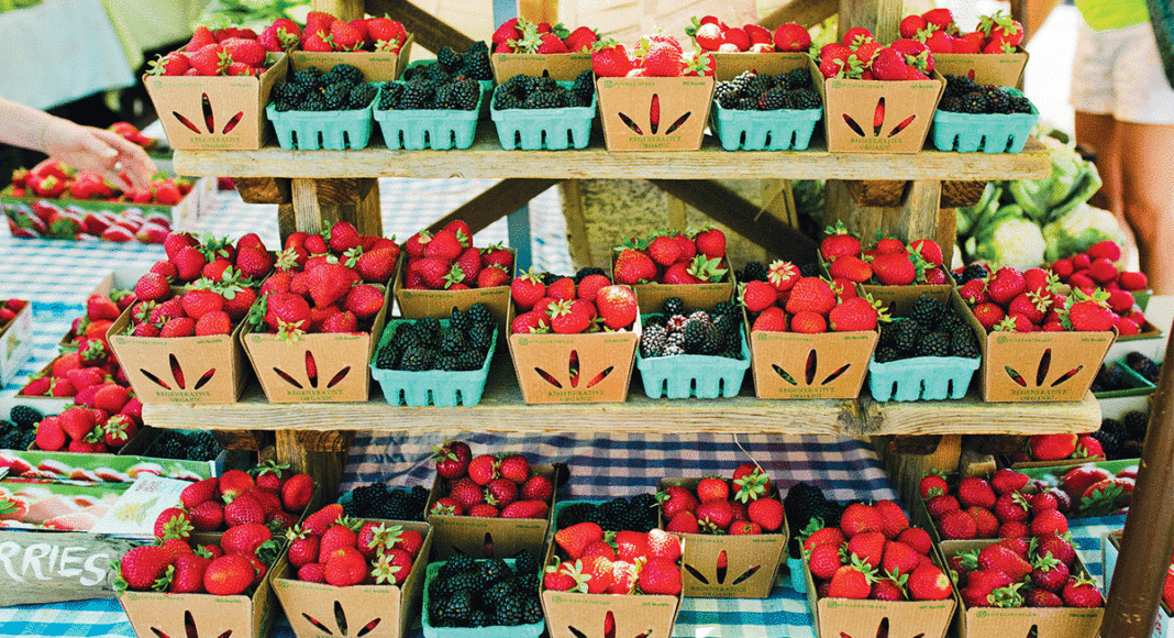 farmers market strawberries blackberries