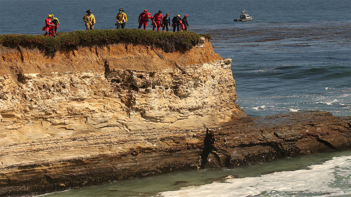 Car Plunges into Sea in Santa Cruz Following Police Chase