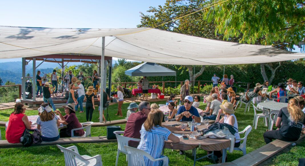 Outdoor tasting and dining at Silver Mountain Vineyards